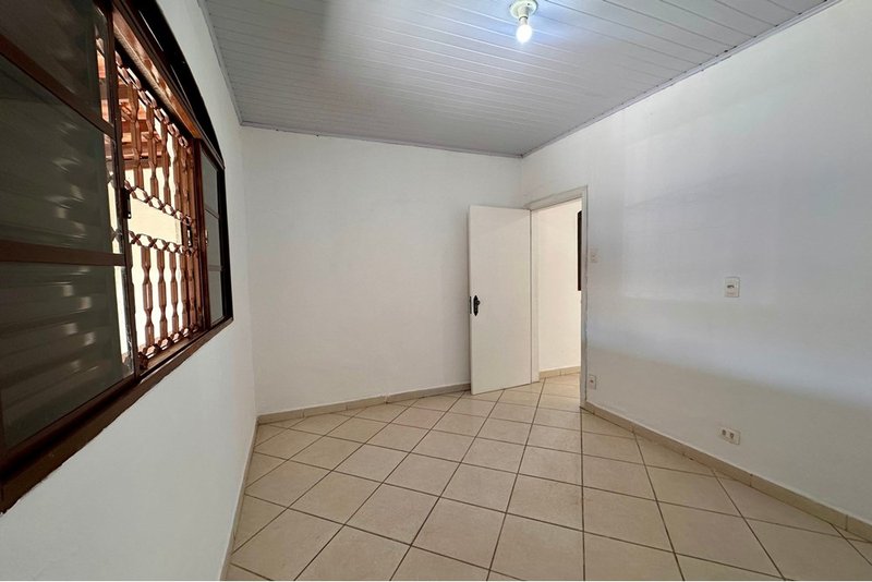 Casa à venda - 114m - R$ 330.000 - 2 Dorm. e área gourmet - Vila Hortência em Sorocaba SP Rua Fernão Salles Sorocaba - 