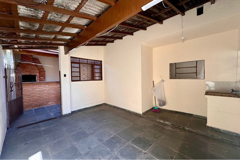 Casa à venda - 114m - R$ 330.000 - 2 Dorm. e área gourmet - Vila Hortência em Sorocaba SP Rua Fernão Salles Sorocaba - 