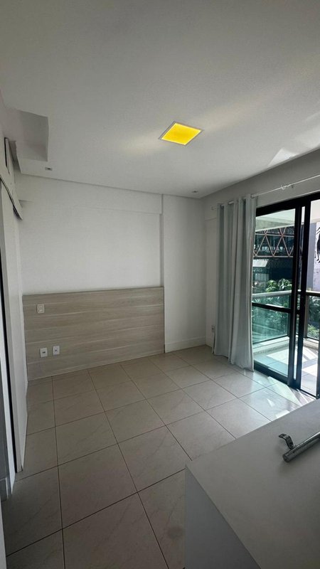 APARTAMENTO QUARTO E SALA VARANDA NASCENTE GARAGEM ELEVADOR PISCINA ACADEM À VENDA ARMAÇÃO Rua Anquises Reis Salvador - 