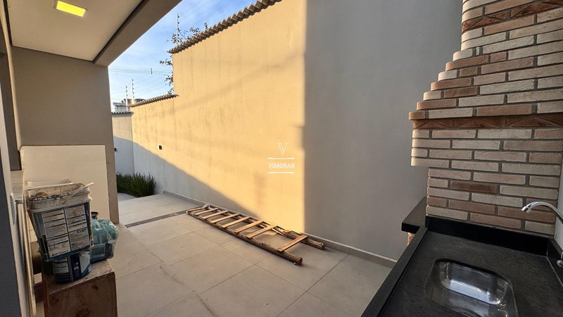 Sobrado 3 dormitórios sendo 1 suíte + 3 vagas de garagem  Guarulhos - 