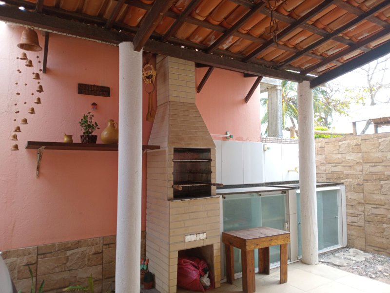 Casa à venda com 2 suítes há apenas 150 Mtrs da Praia de Jauá Rua Rio de Janeiro Camaçari - 