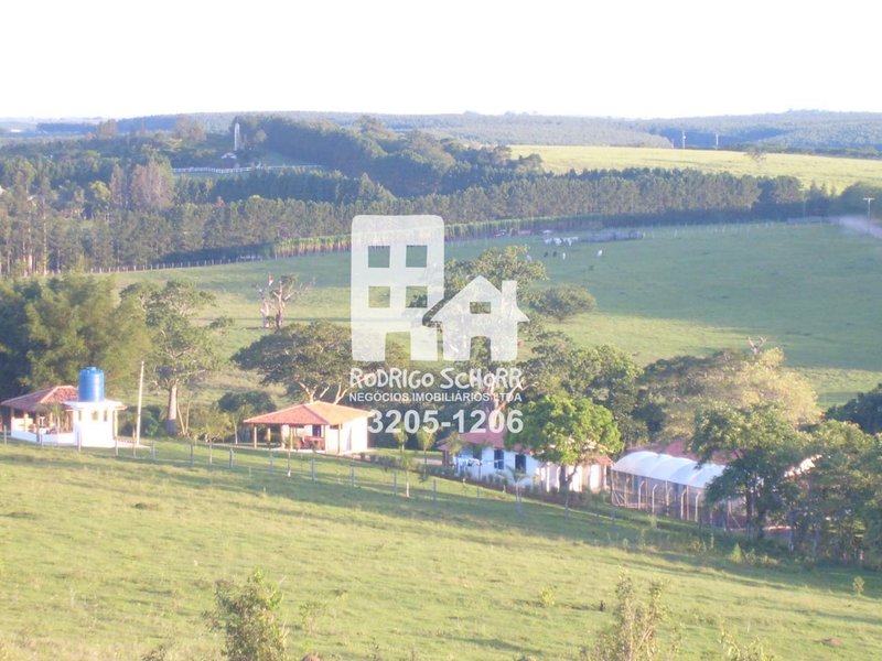 Sítio à venda entre Quadra e Guareí com 22,5 alqueires de pura beleza e funcionalidade!  Quadra - 