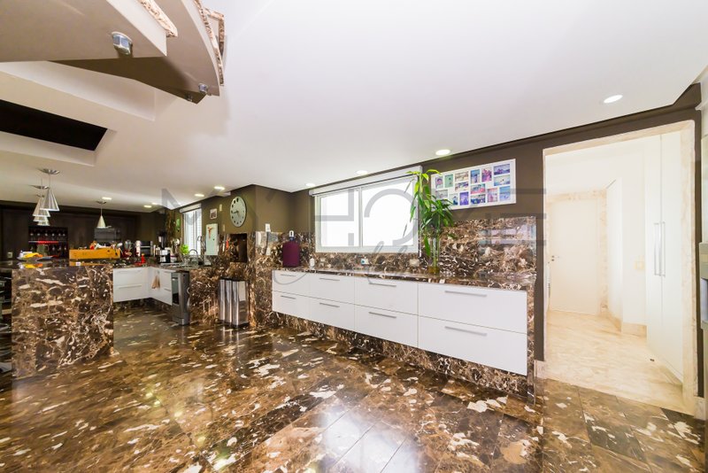 COBERTURA NO ALTO DA GLÓRIA EM CURITIBA - COM 258 M² - FACE LESTE / NORTE Av. João Gualberto Curitiba - 