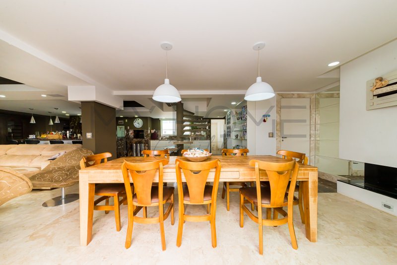 COBERTURA NO ALTO DA GLÓRIA EM CURITIBA - COM 258 M² - FACE LESTE / NORTE Av. João Gualberto Curitiba - 