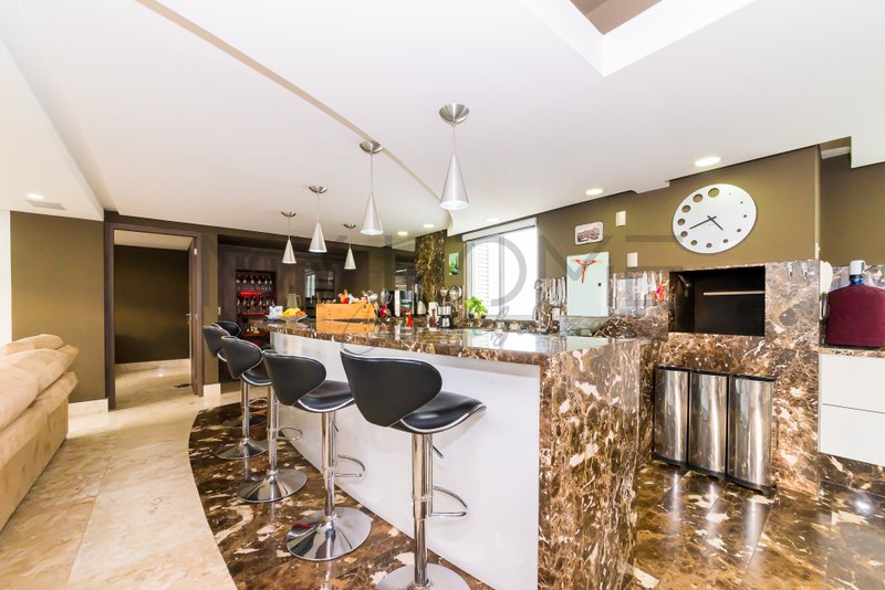 COBERTURA NO ALTO DA GLÓRIA EM CURITIBA - COM 258 M² - FACE LESTE / NORTE Av. João Gualberto Curitiba - 