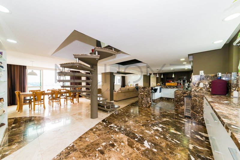 COBERTURA NO ALTO DA GLÓRIA EM CURITIBA - COM 258 M² - FACE LESTE / NORTE Av. João Gualberto Curitiba - 