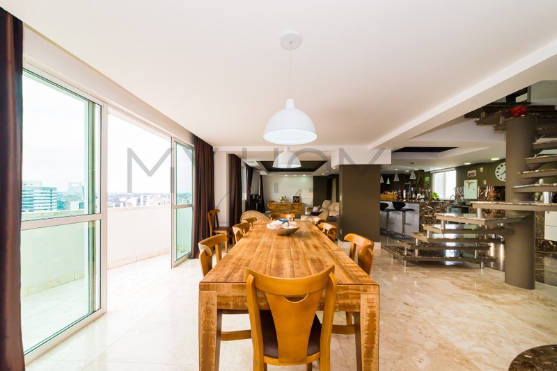 COBERTURA NO ALTO DA GLÓRIA EM CURITIBA - COM 258 M² - FACE LESTE / NORTE Av. João Gualberto Curitiba - 