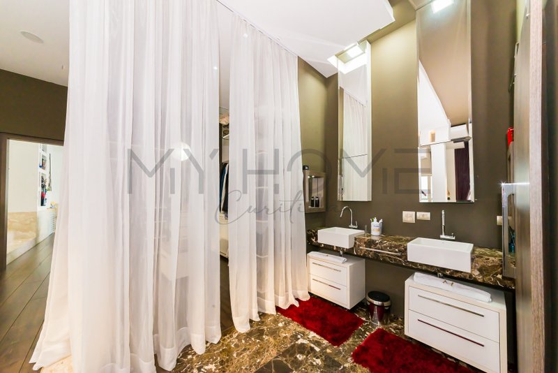 COBERTURA NO ALTO DA GLÓRIA EM CURITIBA - COM 258 M² - FACE LESTE / NORTE Av. João Gualberto Curitiba - 