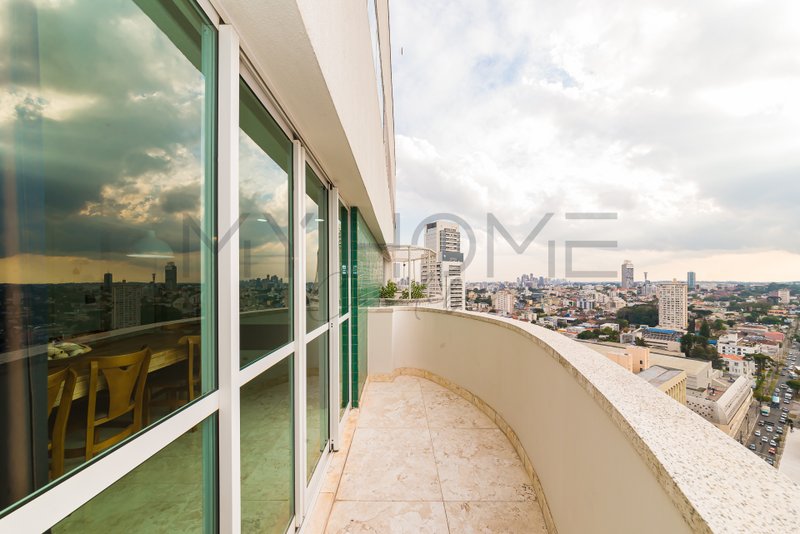 COBERTURA NO ALTO DA GLÓRIA EM CURITIBA - COM 258 M² - FACE LESTE / NORTE Av. João Gualberto Curitiba - 
