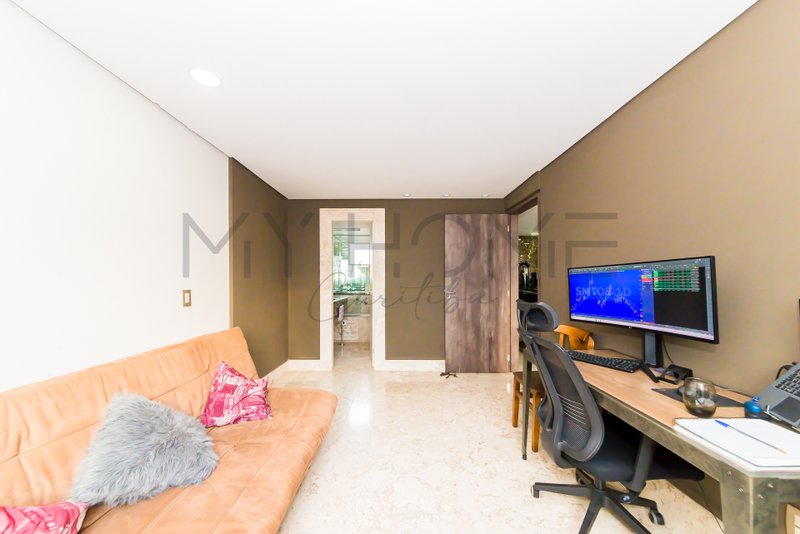 COBERTURA NO ALTO DA GLÓRIA EM CURITIBA - COM 258 M² - FACE LESTE / NORTE Av. João Gualberto Curitiba - 