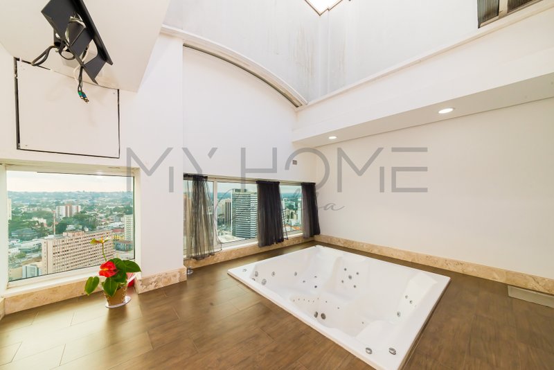 COBERTURA NO ALTO DA GLÓRIA EM CURITIBA - COM 258 M² - FACE LESTE / NORTE Av. João Gualberto Curitiba - 