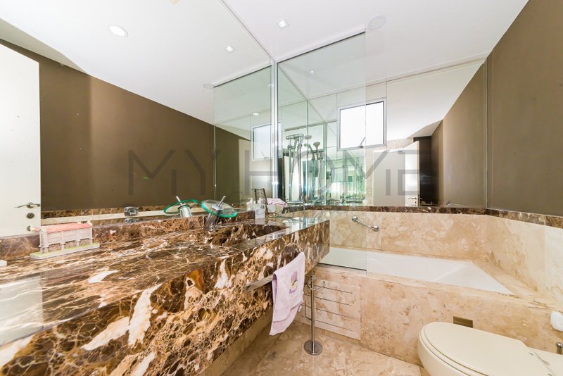 COBERTURA NO ALTO DA GLÓRIA EM CURITIBA - COM 258 M² - FACE LESTE / NORTE Av. João Gualberto Curitiba - 
