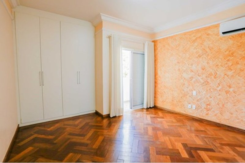 Casa à Venda, 468m 3 Suites - R$ 2.300.000 – Cond. Angelo Vial -Parque Campolim – Sorocaba Avenida Mário Campolim Sorocaba - 