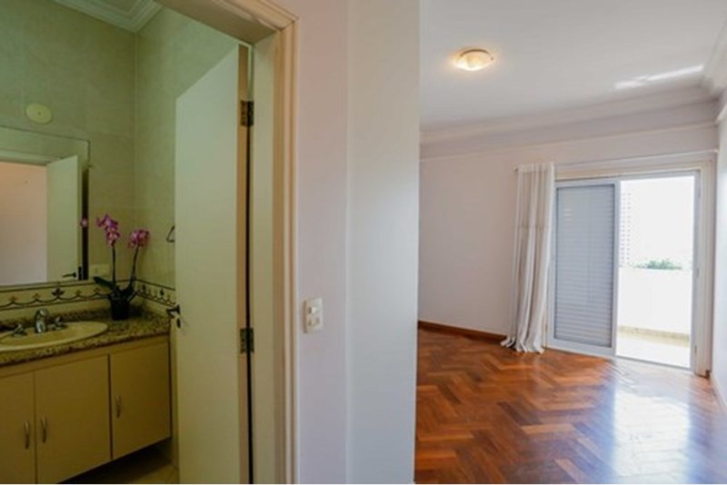 Casa à Venda, 468m 3 Suites - R$ 2.300.000 – Cond. Angelo Vial -Parque Campolim – Sorocaba Avenida Mário Campolim Sorocaba - 