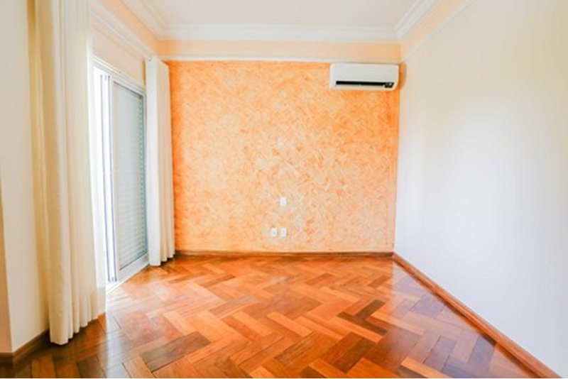 Casa à Venda, 468m 3 Suites - R$ 2.300.000 – Cond. Angelo Vial -Parque Campolim – Sorocaba Avenida Mário Campolim Sorocaba - 
