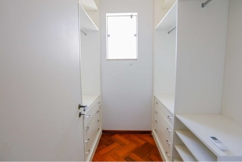 Casa à Venda, 468m 3 Suites - R$ 2.300.000 – Cond. Angelo Vial -Parque Campolim – Sorocaba Avenida Mário Campolim Sorocaba - 