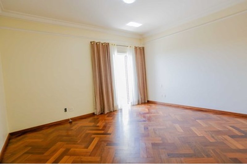 Casa à Venda, 468m 3 Suites - R$ 2.300.000 – Cond. Angelo Vial -Parque Campolim – Sorocaba Avenida Mário Campolim Sorocaba - 