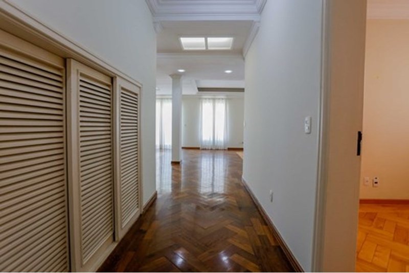 Casa à Venda, 468m 3 Suites - R$ 2.300.000 – Cond. Angelo Vial -Parque Campolim – Sorocaba Avenida Mário Campolim Sorocaba - 