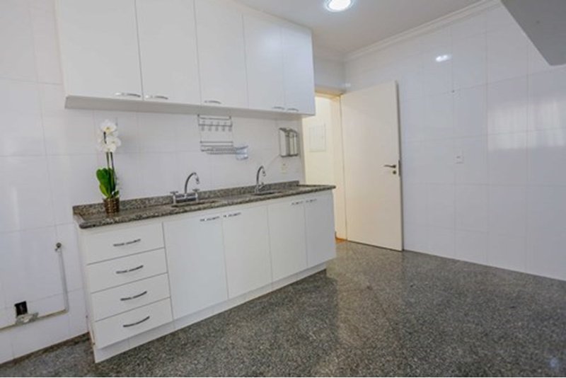 Casa à Venda, 468m 3 Suites - R$ 2.300.000 – Cond. Angelo Vial -Parque Campolim – Sorocaba Avenida Mário Campolim Sorocaba - 