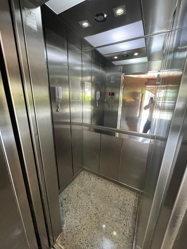 APARTAMENTO 2 QUARTOS SUÍTE GABINETE LAVABO NASCENTE GARAGEM ELEVADOR À VENDA PITUBA! Rua Anthenor Tupinambá Salvador - 