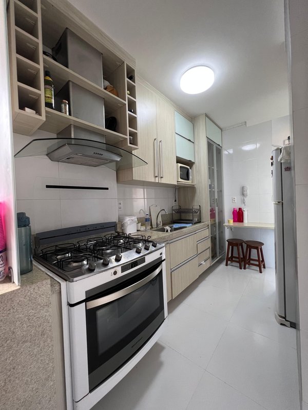 APARTAMENTO 2 QUARTOS SUÍTE GABINETE LAVABO NASCENTE GARAGEM ELEVADOR À VENDA PITUBA! Rua Anthenor Tupinambá Salvador - 