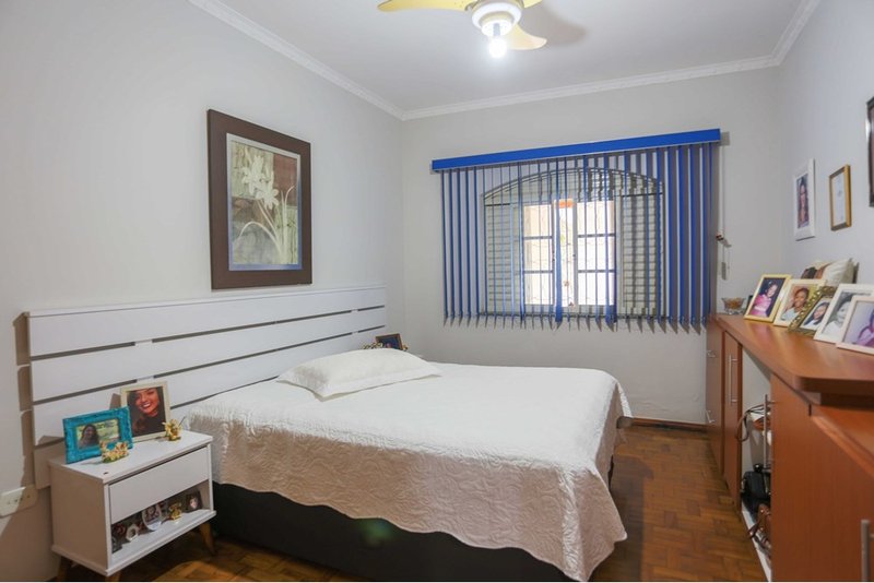 Casa à venda, 144m - 2 Dorm. 1 suíte, 15 vagas sendo 5 cobertas, quintal amplo - Sorocaba Rua Nicolau Archilla Rodrigues Sorocaba - 