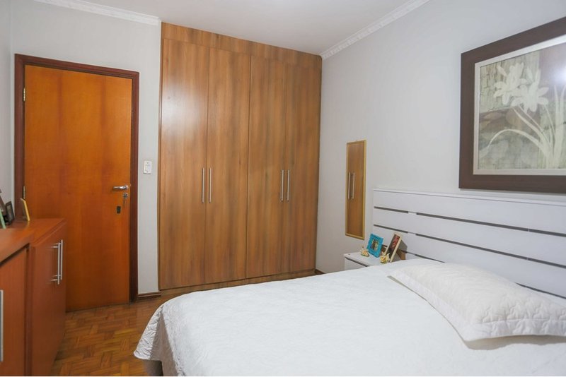 Casa à venda, 144m - 2 Dorm. 1 suíte, 15 vagas sendo 5 cobertas, quintal amplo - Sorocaba Rua Nicolau Archilla Rodrigues Sorocaba - 