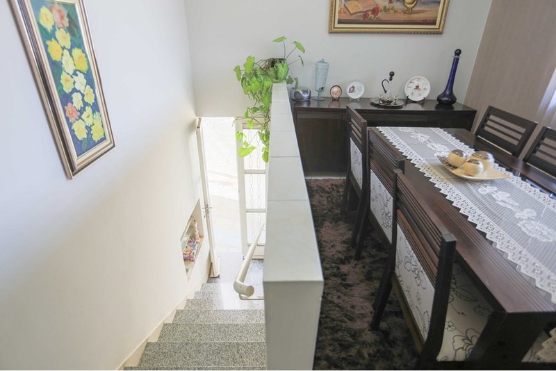 Casa à venda, 144m - 2 Dorm. 1 suíte, 15 vagas sendo 5 cobertas, quintal amplo - Sorocaba Rua Nicolau Archilla Rodrigues Sorocaba - 