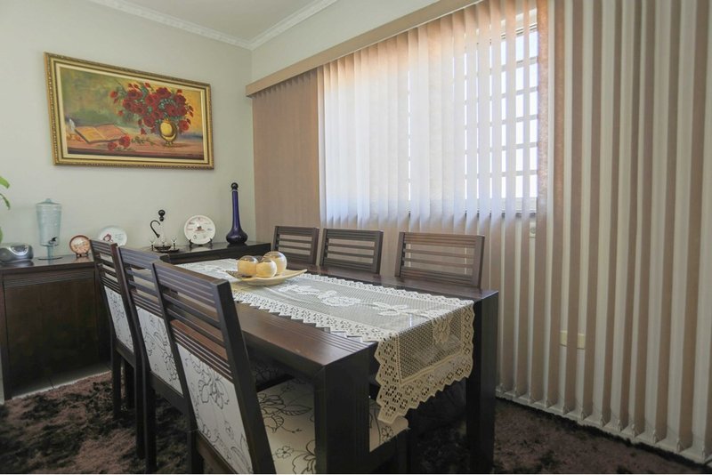Casa à venda, 144m - 2 Dorm. 1 suíte, 15 vagas sendo 5 cobertas, quintal amplo - Sorocaba Rua Nicolau Archilla Rodrigues Sorocaba - 