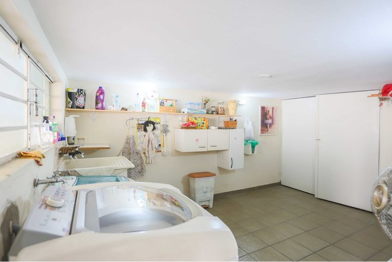 Casa à venda, 144m - 2 Dorm. 1 suíte, 15 vagas sendo 5 cobertas, quintal amplo - Sorocaba Rua Nicolau Archilla Rodrigues Sorocaba - 
