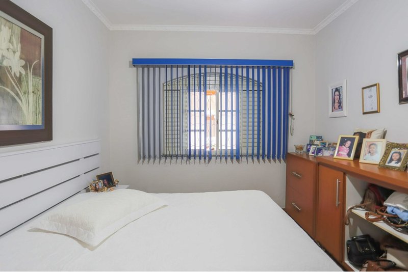 Casa à venda, 144m - 2 Dorm. 1 suíte, 15 vagas sendo 5 cobertas, quintal amplo - Sorocaba Rua Nicolau Archilla Rodrigues Sorocaba - 