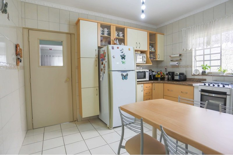 Casa à venda, 144m - 2 Dorm. 1 suíte, 15 vagas sendo 5 cobertas, quintal amplo - Sorocaba Rua Nicolau Archilla Rodrigues Sorocaba - 