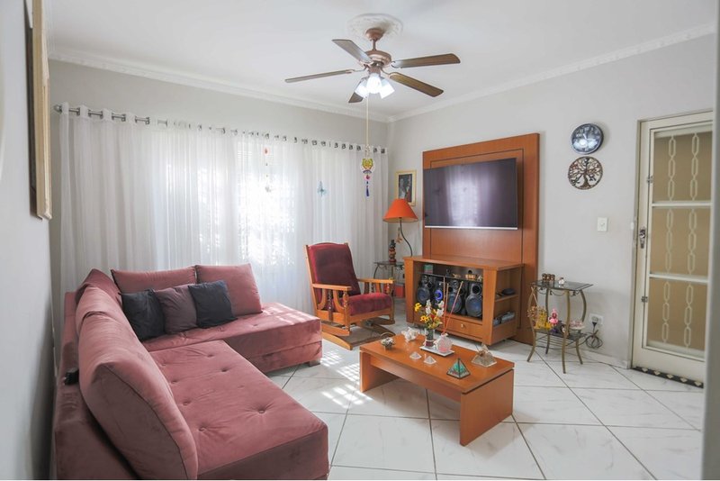 Casa à venda, 144m - 2 Dorm. 1 suíte, 15 vagas sendo 5 cobertas, quintal amplo - Sorocaba Rua Nicolau Archilla Rodrigues Sorocaba - 