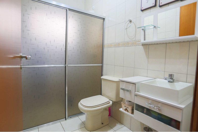 Casa à venda, 144m - 2 Dorm. 1 suíte, 15 vagas sendo 5 cobertas, quintal amplo - Sorocaba Rua Nicolau Archilla Rodrigues Sorocaba - 
