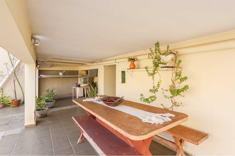 Casa à venda, 144m - 2 Dorm. 1 suíte, 15 vagas sendo 5 cobertas, quintal amplo - Sorocaba Rua Nicolau Archilla Rodrigues Sorocaba - 