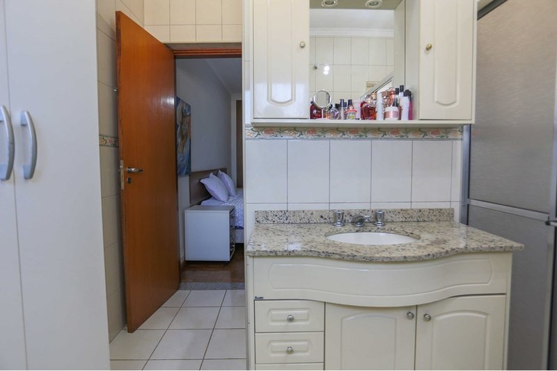 Casa à venda, 144m - 2 Dorm. 1 suíte, 15 vagas sendo 5 cobertas, quintal amplo - Sorocaba Rua Nicolau Archilla Rodrigues Sorocaba - 