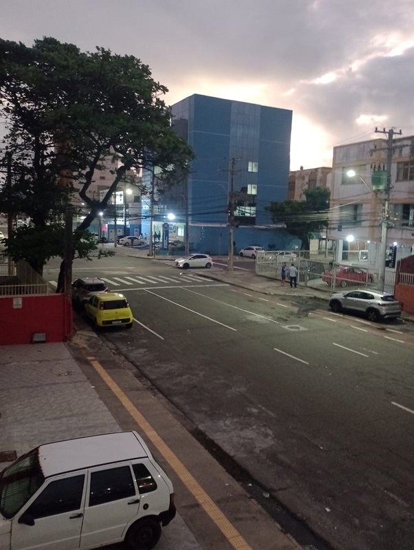 APARTAMENTO QUARTO E SALA SUÍTE COZINHA DEPENDÊNCIA ÁREA DE SERVIÇO À VENDA EM AMARALINA! Rua Visconde de Itaborahy Salvador - 