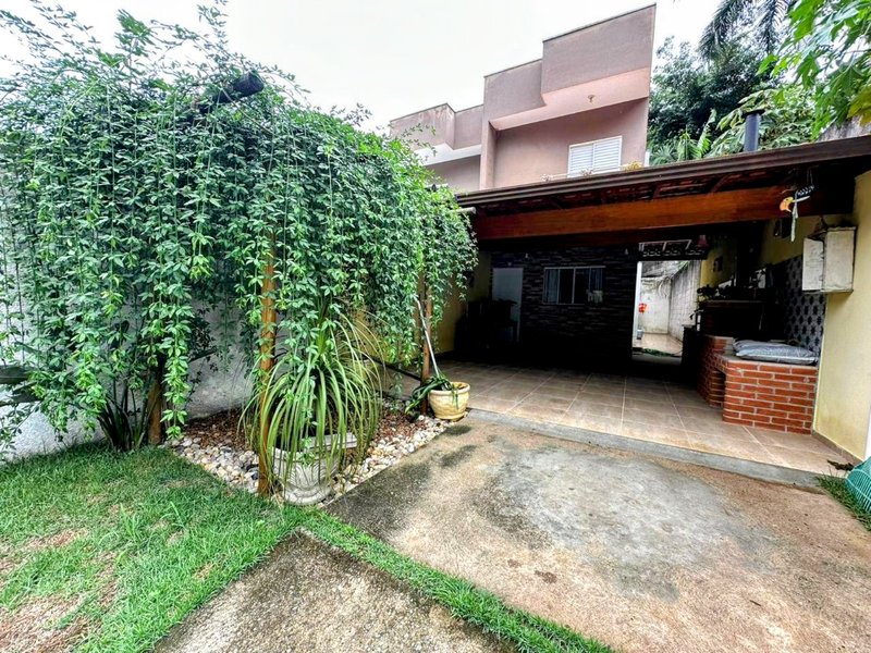 Sobrado à venda no Jardim Rosa Helena  Igaratá - 