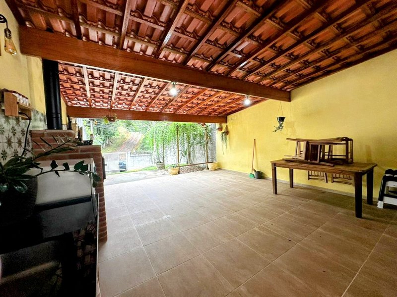 Sobrado à venda no Jardim Rosa Helena  Igaratá - 