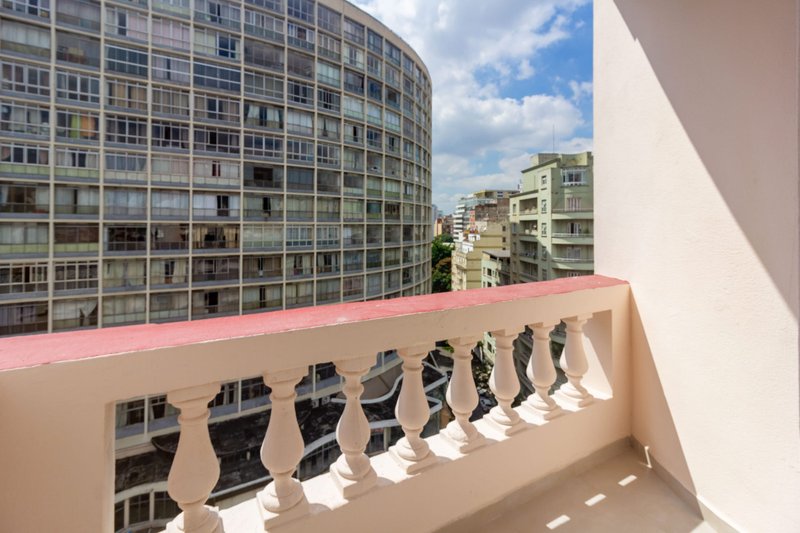 Studio Metrô Santa Cecília 32m² sem depósito e ACEITA PET Rua Ana Cintra São Paulo - 