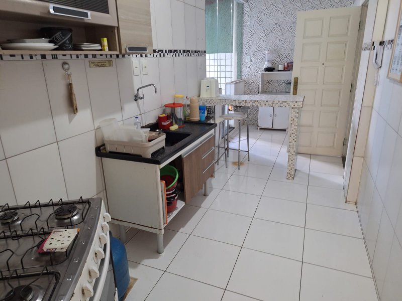 APARTAMENTO AMPLO 3 QUARTOS TERRAÇO DEPENDÊNCIA GARAGEM ELEVADOR PORTARIA NA BARRA! Rua Lord Cochrane Salvador - 