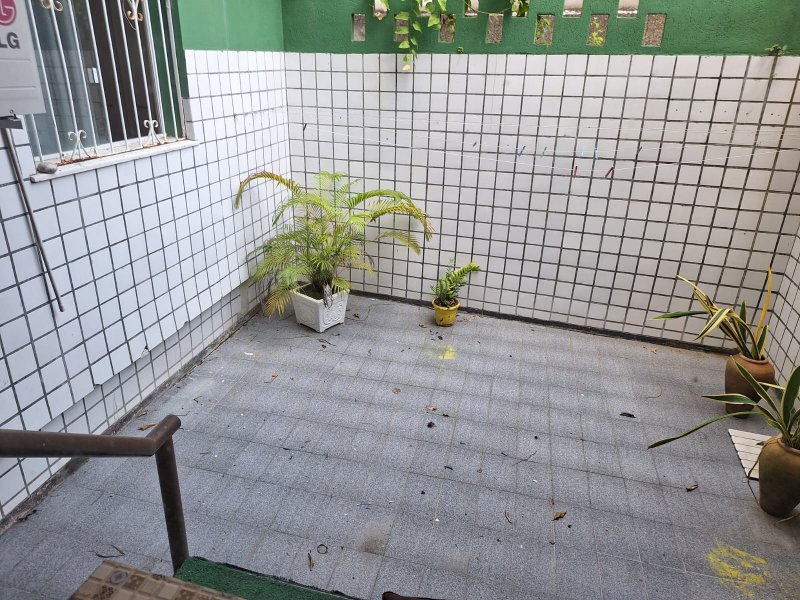 APARTAMENTO AMPLO 3 QUARTOS TERRAÇO DEPENDÊNCIA GARAGEM ELEVADOR PORTARIA NA BARRA! Rua Lord Cochrane Salvador - 