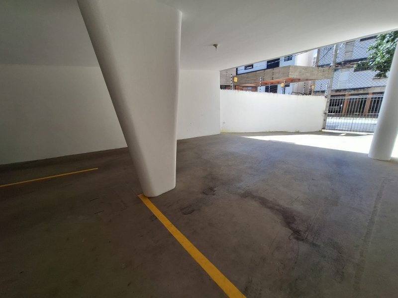 APARTAMENTO AMPLO 3 QUARTOS TERRAÇO DEPENDÊNCIA GARAGEM ELEVADOR PORTARIA NA BARRA! Rua Lord Cochrane Salvador - 