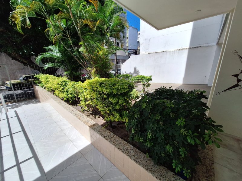 APARTAMENTO AMPLO 3 QUARTOS TERRAÇO DEPENDÊNCIA GARAGEM ELEVADOR PORTARIA NA BARRA! Rua Lord Cochrane Salvador - 