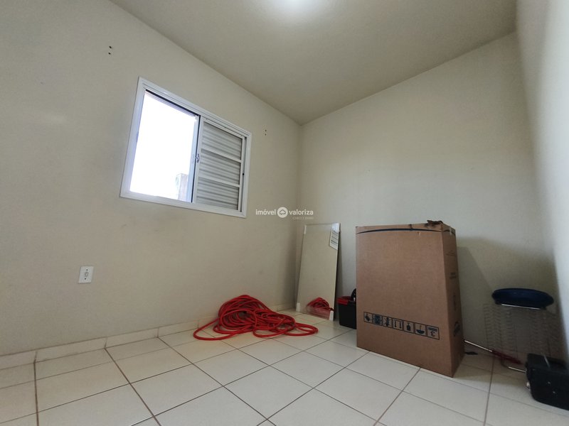 Casa com 2 dormitórios e quintal grande no São Rogério  Avaré - 