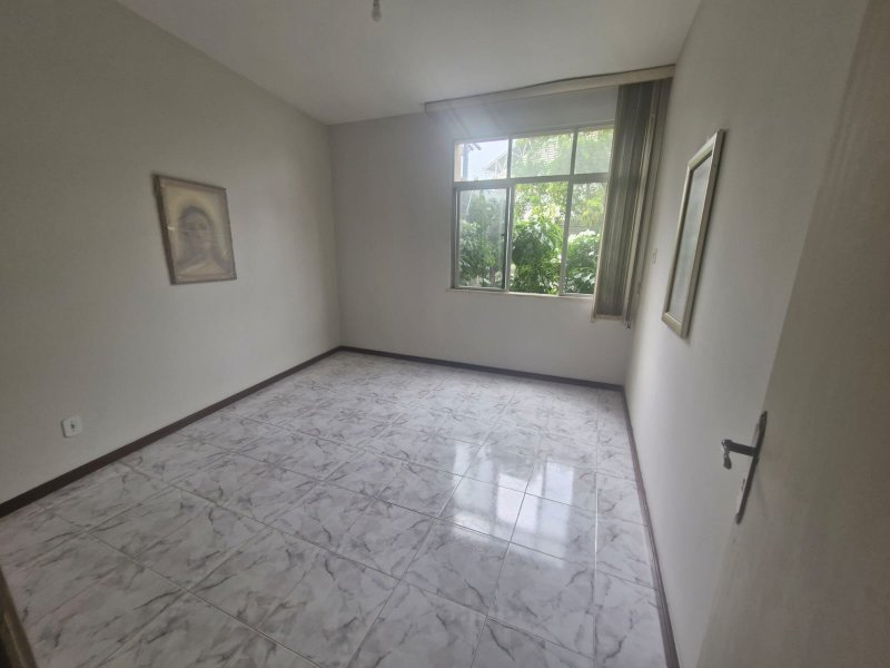 APARTAMENTO 3 QUARTOS DEPENDÊNCIA GARAGEM ELEVADOR E PORTARIA 24 H À VENDA NA BARRA! Rua Cesar Zama Salvador - 