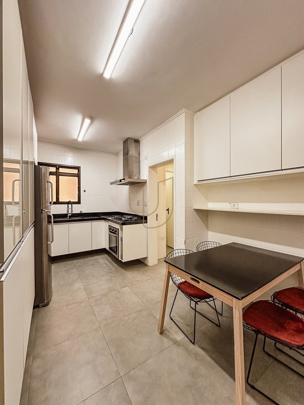 Apartamento de 173 m² e 2 Suítes no Condomínio London Palace Avenida São João São José dos Campos - 