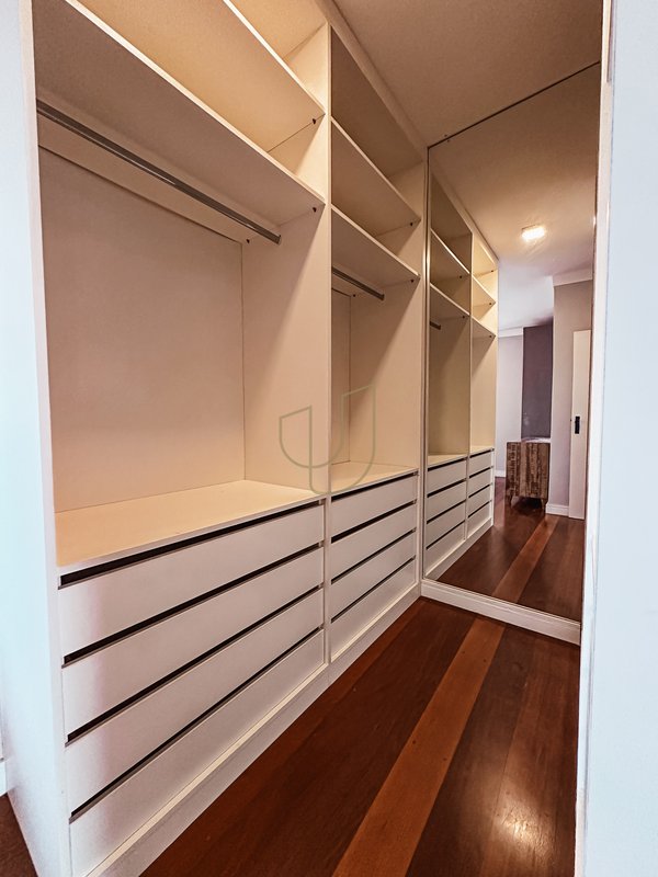 Apartamento de 173 m² e 2 Suítes no Condomínio London Palace Avenida São João São José dos Campos - 