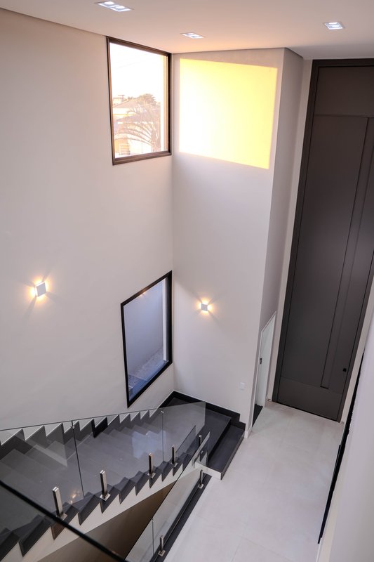 Casa à venda com 4 suítes em condomínio luxo Rua Sabiá Santana de Parnaíba - 