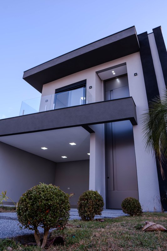 Casa à venda com 4 suítes em condomínio luxo Rua Sabiá Santana de Parnaíba - 